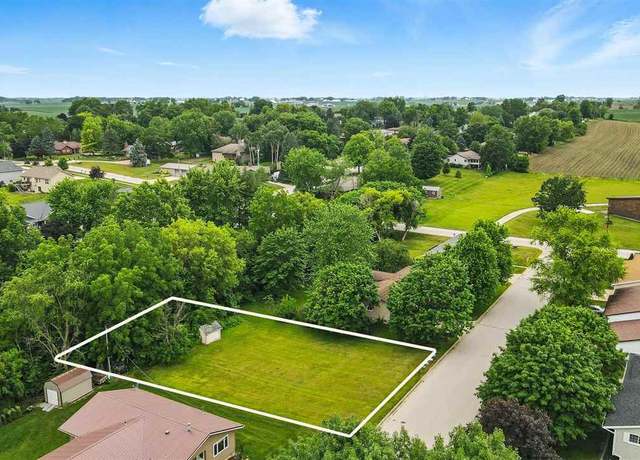 Property at 815 11th St, Kalona, IA 52247