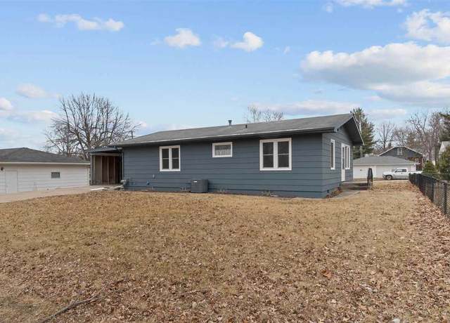 Property at 104 N Marion St, Mt Pleasant, IA 52641, 2 beds, 2 baths