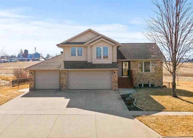 Property at 317 Marner Dr, Lone Tree, IA 52755, 3 beds, 3 baths