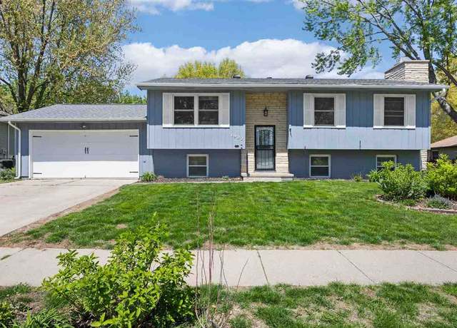 Property at 1922 Grantwood Dr, Iowa City, IA 52240, 4 beds, 2 baths