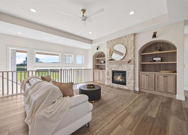 Property at 5267 Silver Rock Dr, Marion, IA 52302, 5 beds, 3 baths
