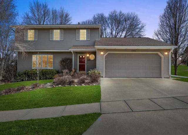 Property at 1260 Deerfield Dr, Iowa City, IA 52246, 4 beds, 2.5 baths