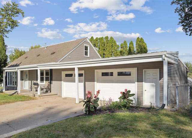 Property at 1100 30th St SE, Cedar Rapids, IA 52403, 4 beds, 2 baths