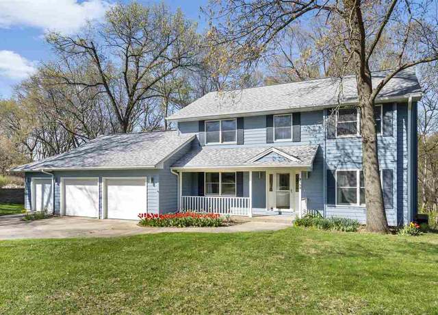 Property at 3702 Forest Gate Dr Dr NE, Iowa City, IA 52240, 5 beds, 3.5 baths