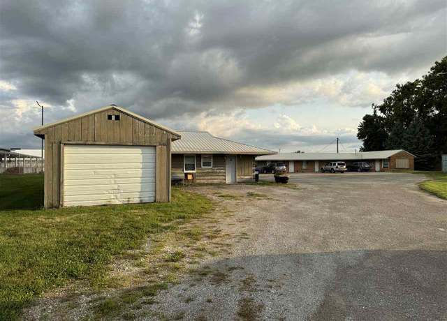 Property at 2215 250th St, Washington, IA 52353, 5 baths
