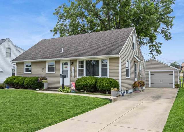 Property at 1807 9th Ave Ave SW, Cedar Rapids, IA 52404, 4 beds, 1.5 baths