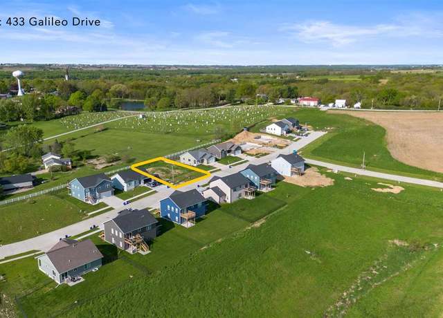 Property at 433 Galileo Dr, Riverside, IA 52327