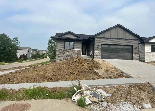 Property at 95 Huntington Dr, Iowa City, IA 52245, 3 beds, 3 baths