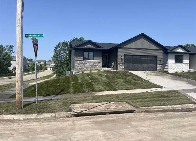 Property at 95 Huntington Dr, Iowa City, IA 52245, 3 beds, 3 baths