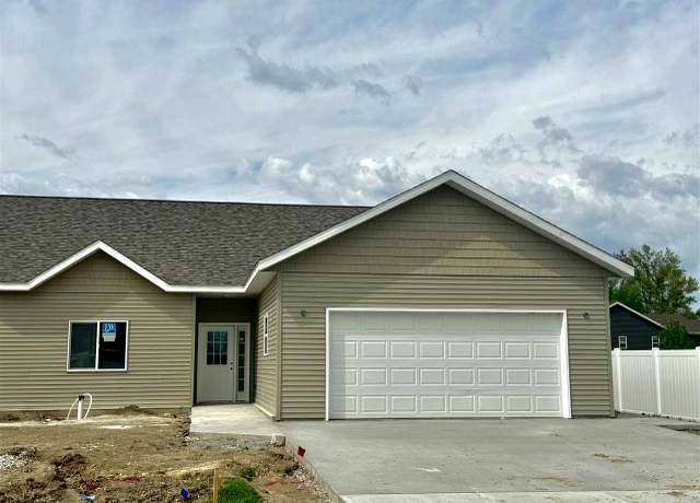 Property at 202 Augusta National Blvd, Washington, IA 52353, 2 beds, 2 baths