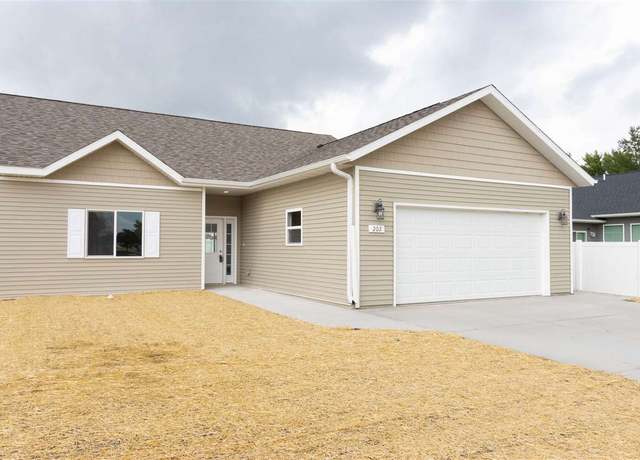 Property at 204 Augusta National Blvd, Washington, IA 52353, 2 beds, 2 baths