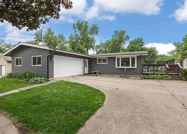 Property at 212 4th St St SW, Mt Vernon, IA 52314, 3 beds, 2.5 baths