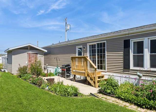 Property at 104 S R Ave Lot 25, Vinton, IA 52349, 3 beds, 2 baths