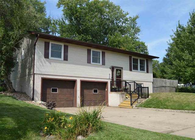 Property at 20 E Zeller St, North Liberty, IA 52317, 3 beds, 2 baths