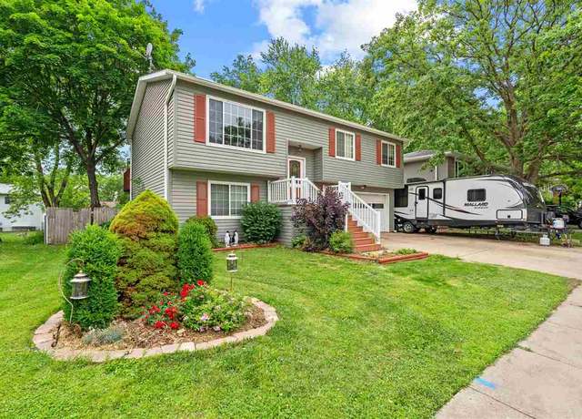 Property at 1503 Esther St, Iowa City, IA 52240, 4 beds, 1.5 baths
