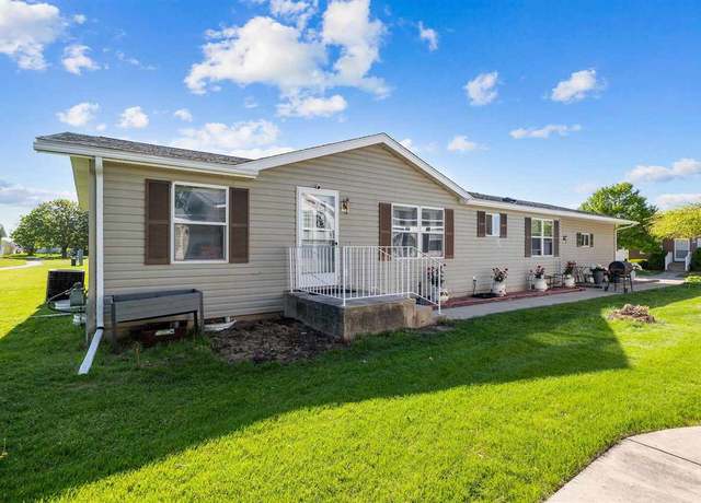 Property at 279 Paddock Cir, Iowa City, IA 52240, 3 beds, 2 baths