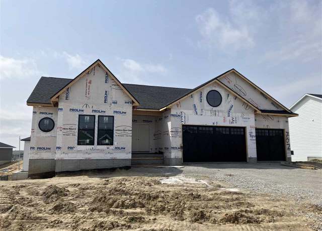 Property at 707 Lakeview Ct, Tiffin, IA 52340, 5 beds, 3 baths