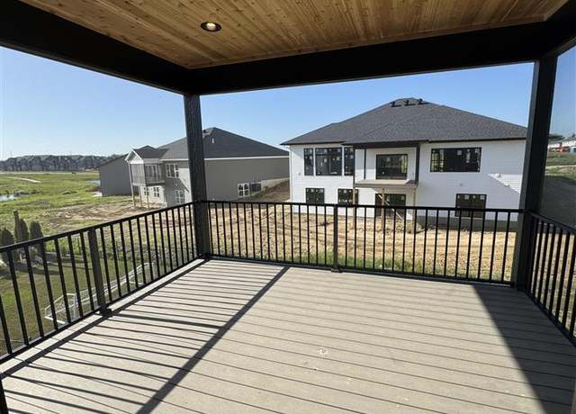 Property at 707 Lakeview Ct, Tiffin, IA 52340, 5 beds, 3 baths