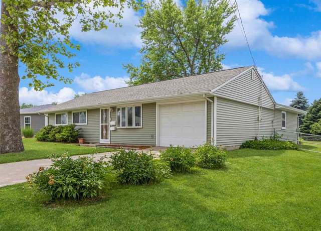 Property at 5660 Briarwood St St SW, Cedar Rapids, IA 52404, 3 beds, 1 bath