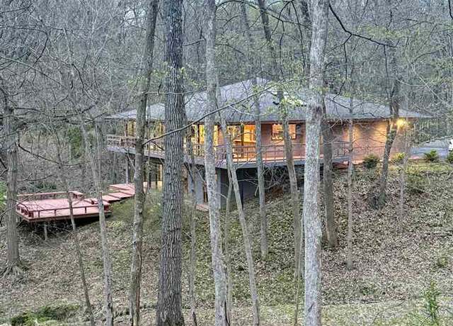 Property at 13 Woodland Hts, Iowa City, IA 52240, 5 beds, 3 baths