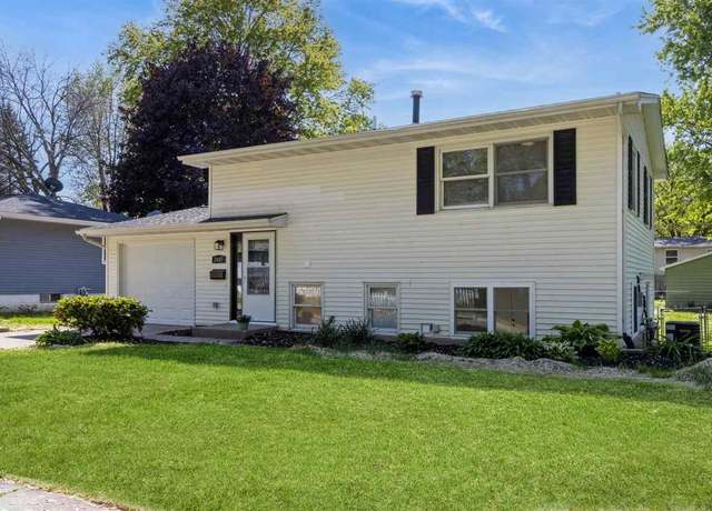 Property at 2007 Bancroft Dr, Iowa City, IA 52240, 3 beds, 1.5 baths
