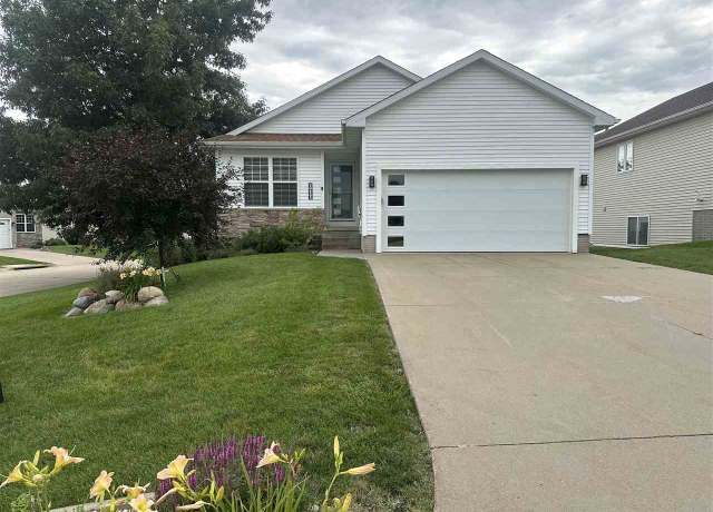 Property at 6400 Cakebread Ct, Marion, IA 52302, 3 beds, 3 baths