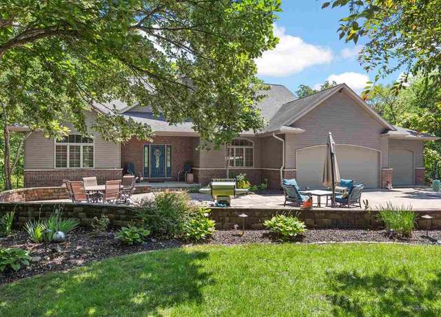 Property at 1440 Vine Ave, Riverside, IA 52327, 6 beds, 4.5 baths