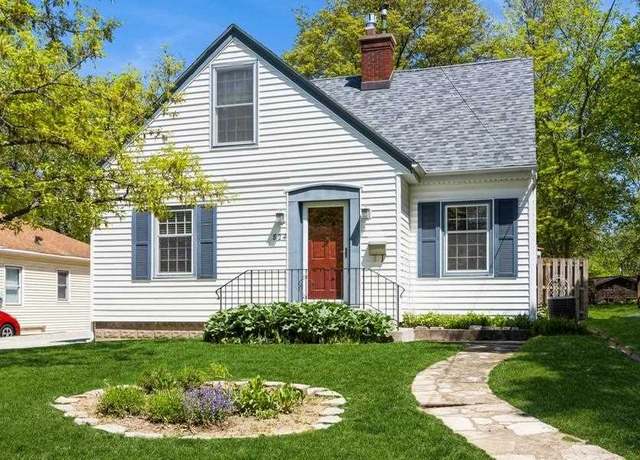 Property at 824 Rider St, Iowa City, IA 52246, 3 beds, 2.5 baths