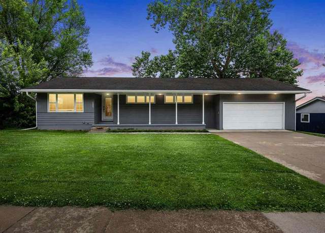 Property at 1506 10th St, Coralville, IA 52241, 5 beds, 2.5 baths
