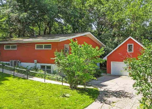 Property at 1639 Ridge Rd, Iowa City, IA 52245, 2 beds, 3 baths