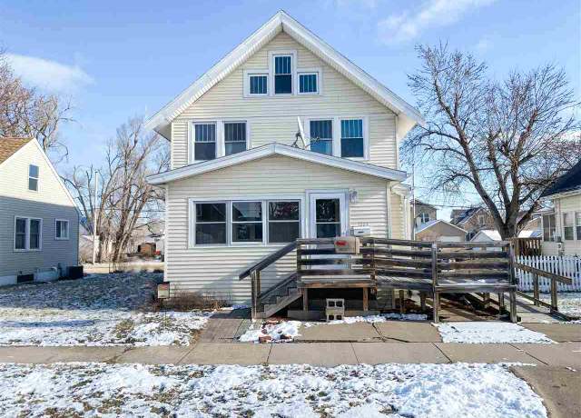 Property at 1225 N St St SW, Cedar Rapids, IA 52404, 2 baths