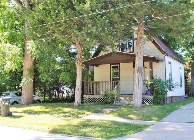 Property at 1016 Rochester Ave, Iowa City, IA 52240, 3 beds, 1 bath