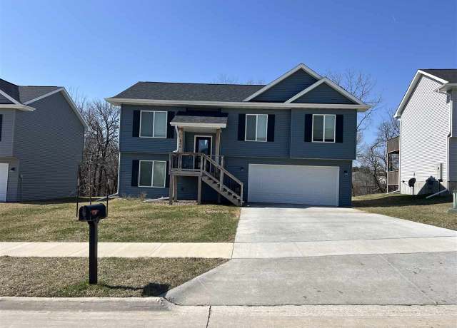 Property at 886 Summit Ct, Coralville, IA 52241, 3 beds, 3 baths