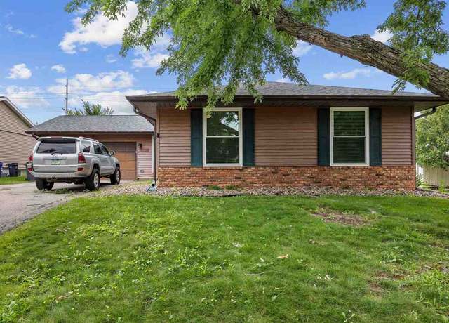 Property at 7016 Parkdale Ln, Cedar Rapids, IA 52402, 3 beds, 2 baths