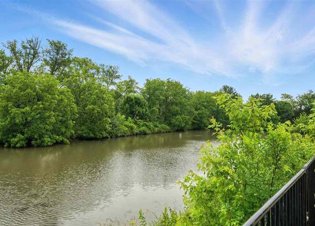 Property at 414 West Side Dr, Iowa City, IA 52246, 3 beds, 2 baths
