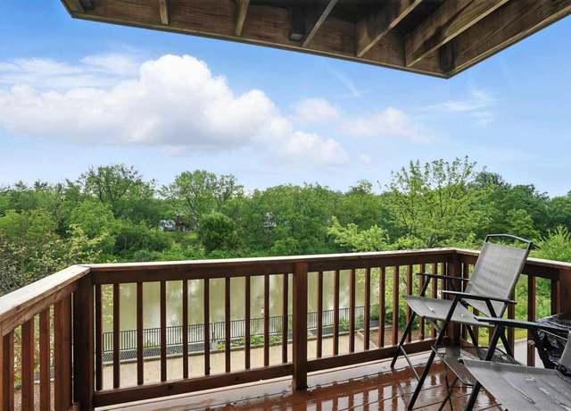 Property at 414 West Side Dr, Iowa City, IA 52246, 3 beds, 2 baths