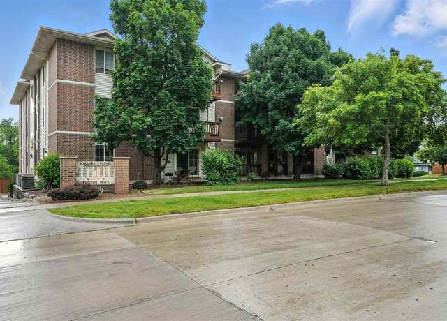Property at 414 West Side Dr, Iowa City, IA 52246, 3 beds, 2 baths