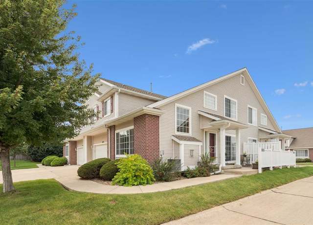 Property at 1073 NE 74th St, Cedar Rapids, IA 52402, 3 beds, 2.5 baths