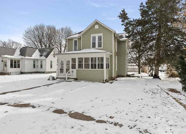 Property at 627 Isett Ave, Wapello, IA 52653, 3 beds, 0.5 baths