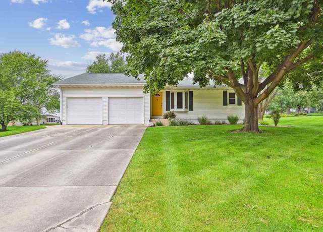 Property at 811 Iowa St, Center Point, IA 52213, 3 beds, 2 baths