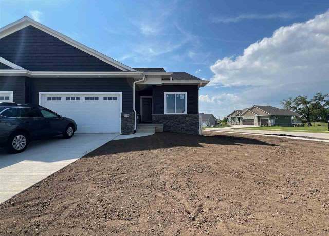 Property at 1215 Berkshire Ln, North Liberty, IA 52317, 4 beds, 3 baths