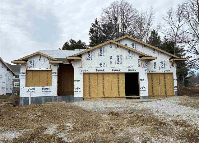 Property at 298 Pine Grove Ln, Iowa City, IA 52246, 4 beds, 3 baths
