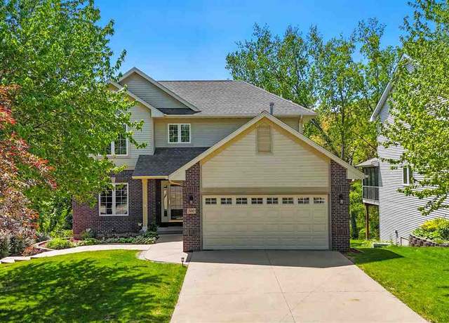 Property at 100 E Dovetail Dr, Coralville, IA 52241, 4 beds, 3.5 baths