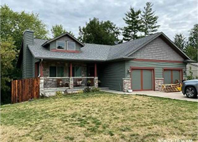 Property at 707 Holiday Rd, Coralville, IA 52241, 4 beds, 3 baths