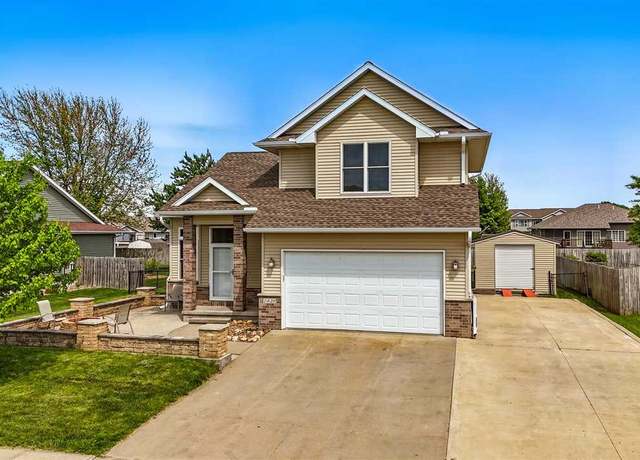 Property at 1420 Deerfield Dr, North Liberty, IA 52333, 4 beds, 3.5 baths