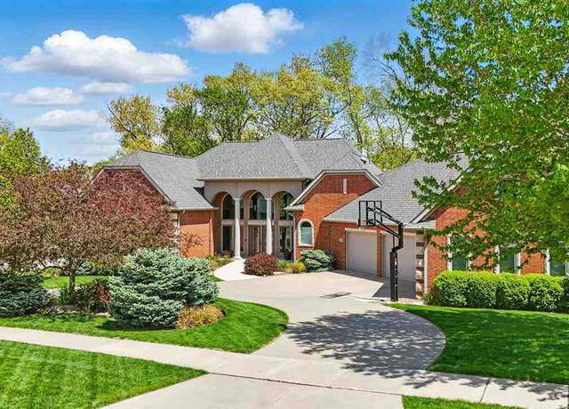 Property at 940 Highland Park Ave, Coralville, IA 52241, 4 beds, 4.5 baths