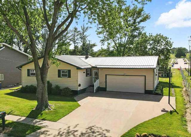 Property at 213 Schnnoebelen St, Riverside, IA 52327, 3 beds, 2 baths