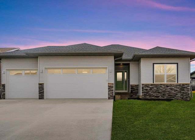 Property at 249 Colchester Dr, Iowa City, IA 52245, 4 beds, 3 baths