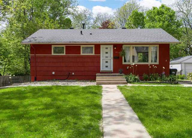 Property at 661 S Governor St, Iowa City, IA 52240, 3 beds, 1 bath