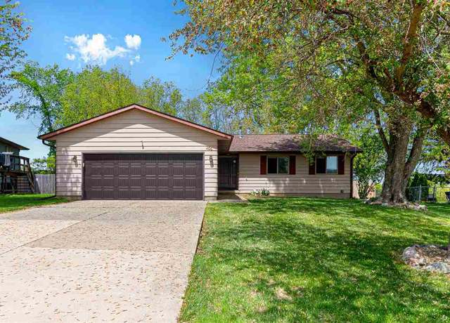 Property at 206 Hilltop Rd Rd SW, Swisher, IA 52338, 4 beds, 2.5 baths